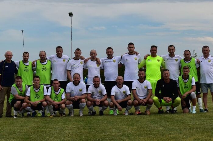 Nyílt sisakos csatában jutott tovább a Patak